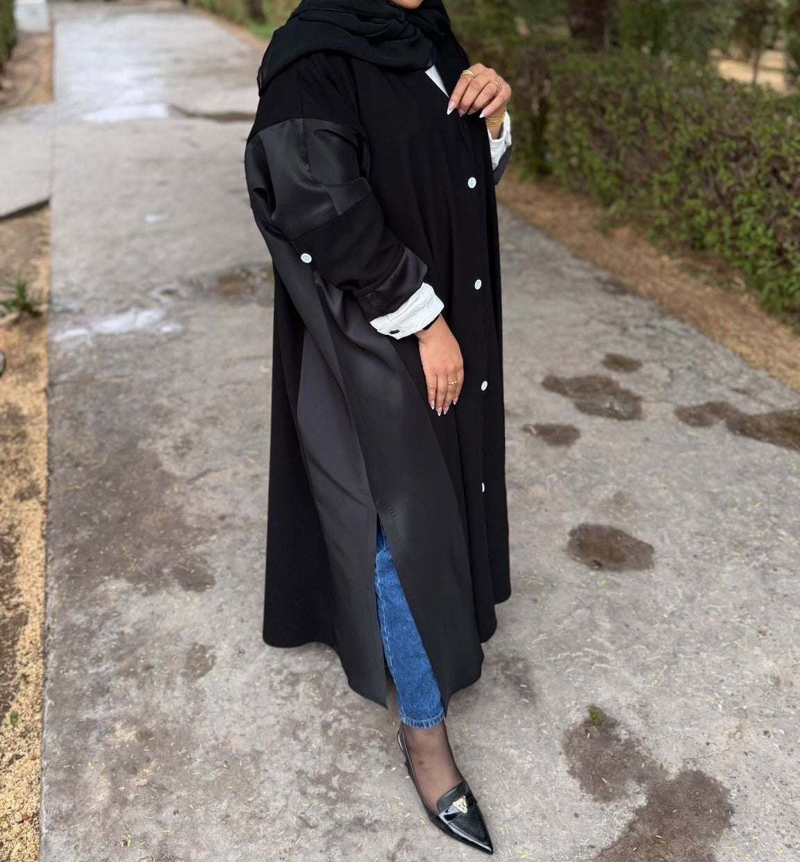 عباية عملية بفتحات جانبية