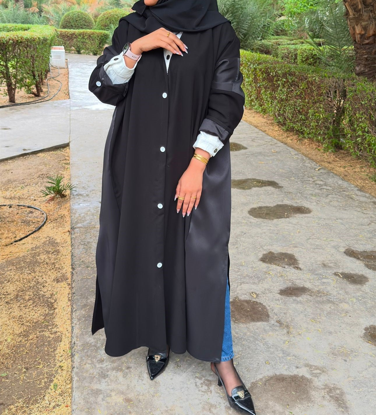 عباية عملية بفتحات جانبية